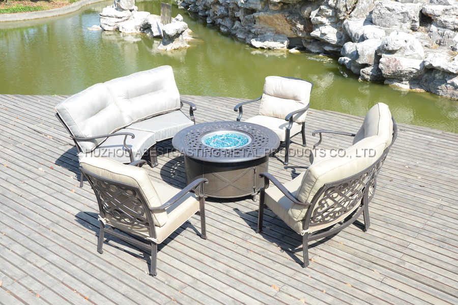 HS2018SF/5 48" Metro Firepit Table Lawrence Club Chair & Lawrence Fanseat